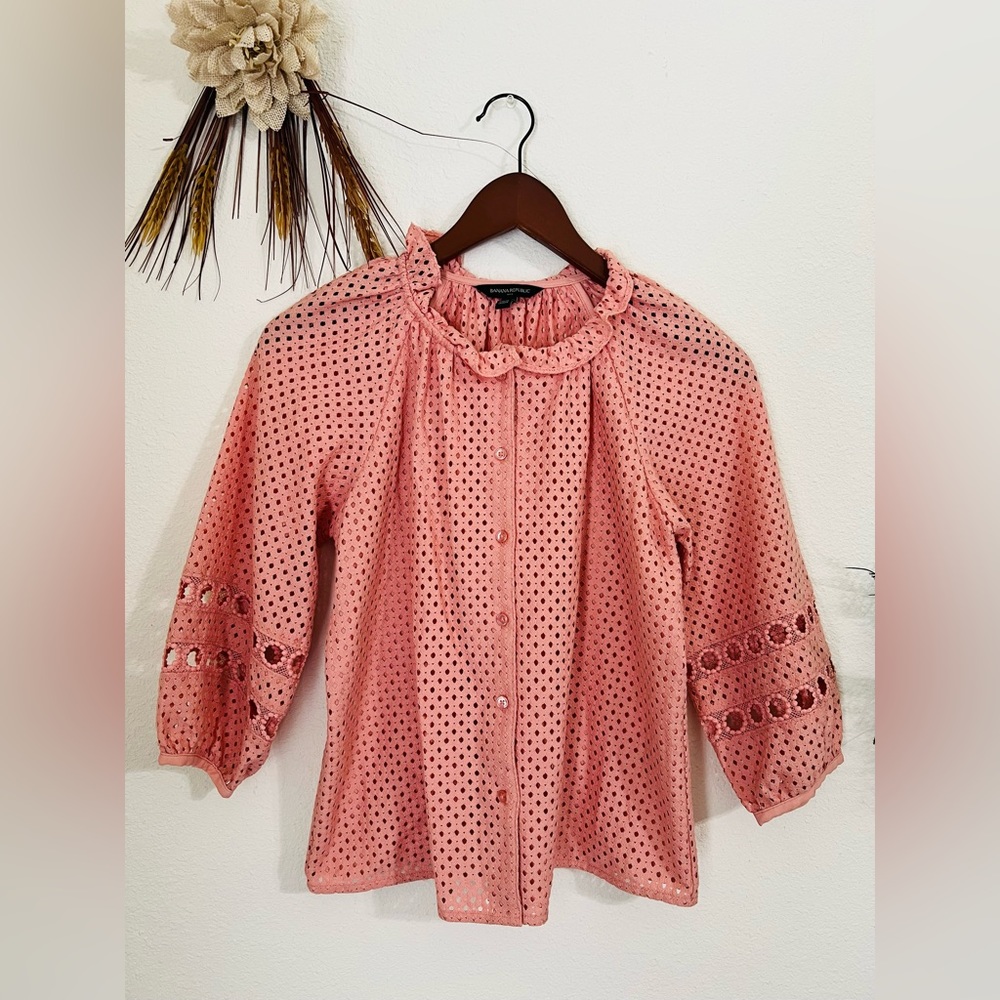 Banana Republic Peach/Pink Eyelet Lined Button Up Peasant Top Size XS
